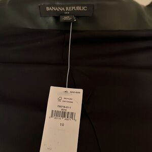 Banana Republic Size 10, 100% polyester, Elegant leather-look swing skirt.